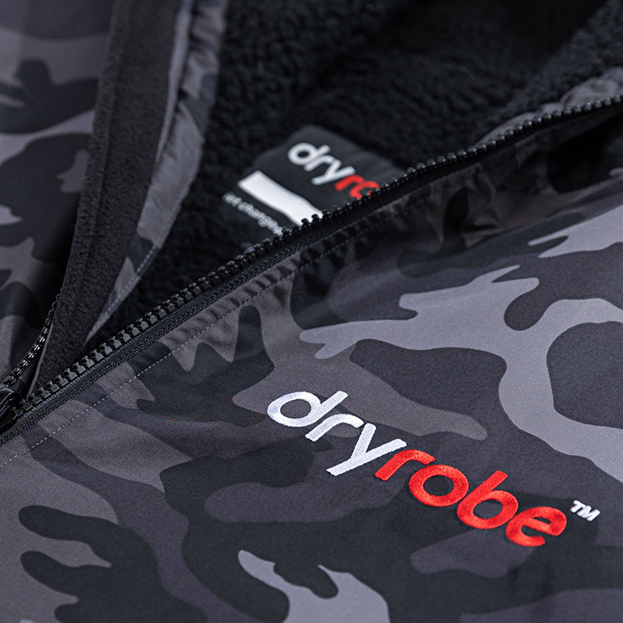 Dryrobe Advance Long Sleeve V3 Changing Robe - Black/Camoflage/Black