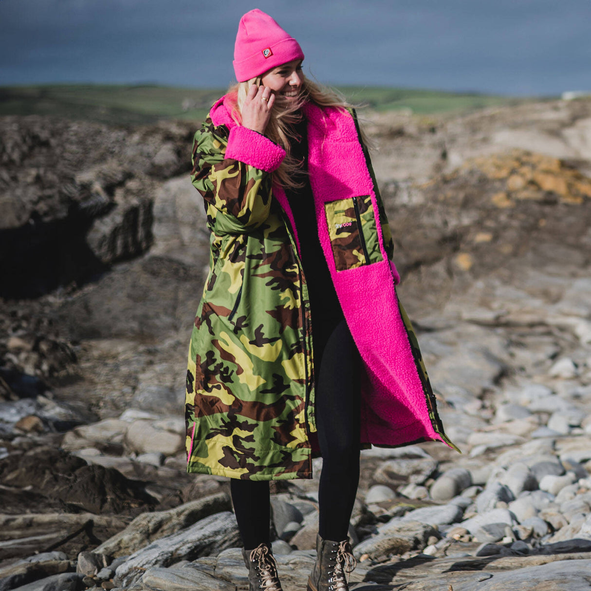 Dryrobe Advance Long Sleeve V3 Changing Robe - Camoflage/Pink