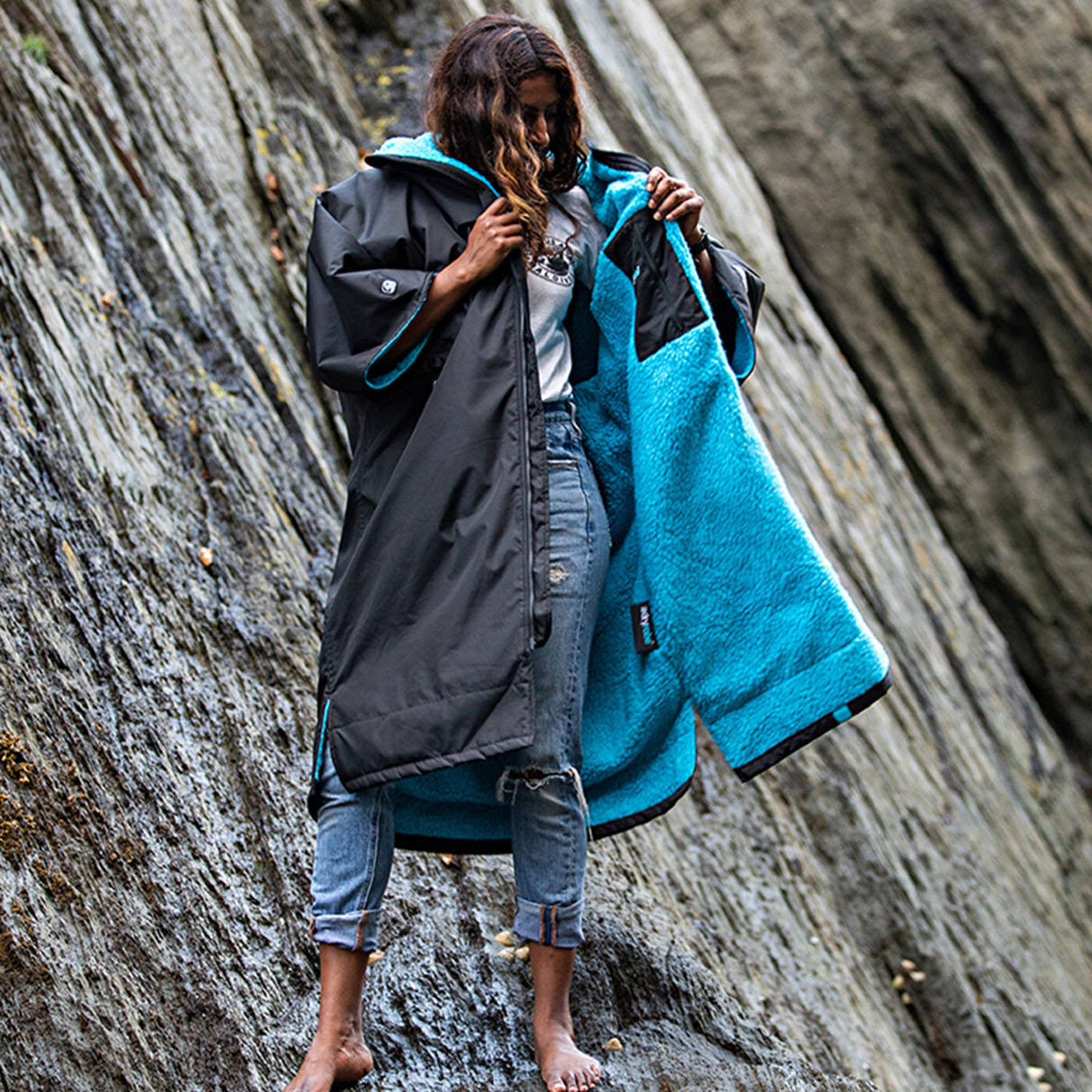Dryrobe Advance Short Sleeve V3 Changing Robe - Black/Blue