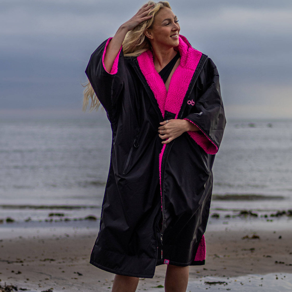 Dryrobe Advance Short Sleeve V3 Changing Robe - Black/Pink