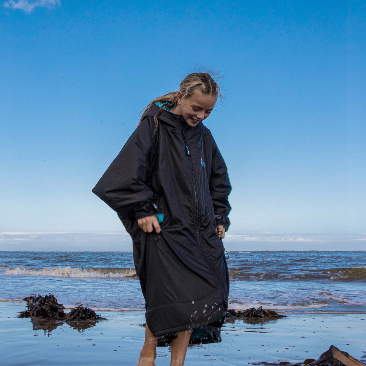 Dryrobe Advance Kids Long Sleeve V3 Changing Robe - Black/Blue