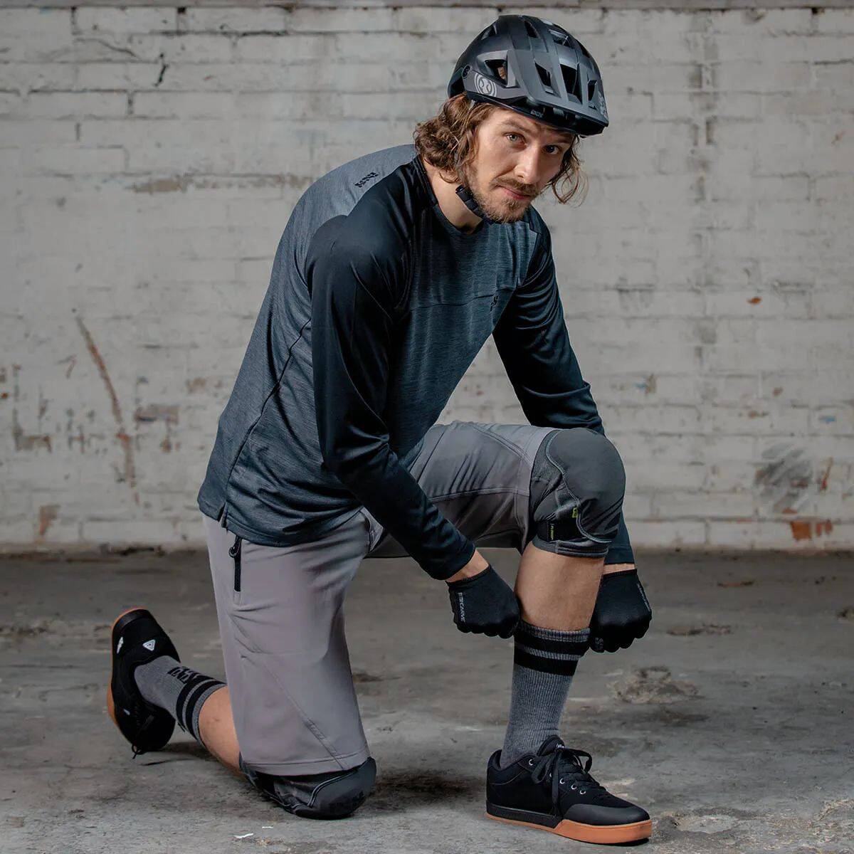 iXS Flow X Long Sleeve Jersey - Graphite/Black