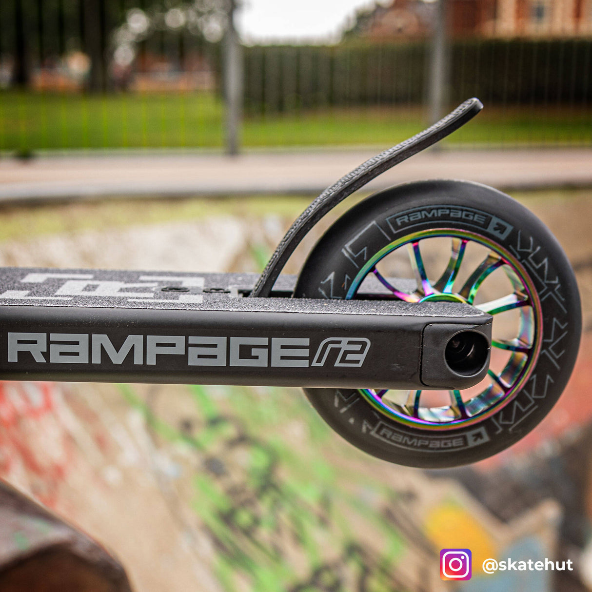Rampage R2 2023 Complete Stunt Scooter - Black/Neochrome