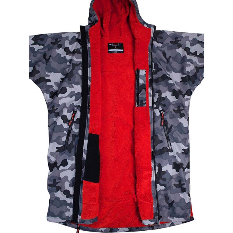 Two Bare Feet Adult Weatherproof Changing Robe - Camo/Red