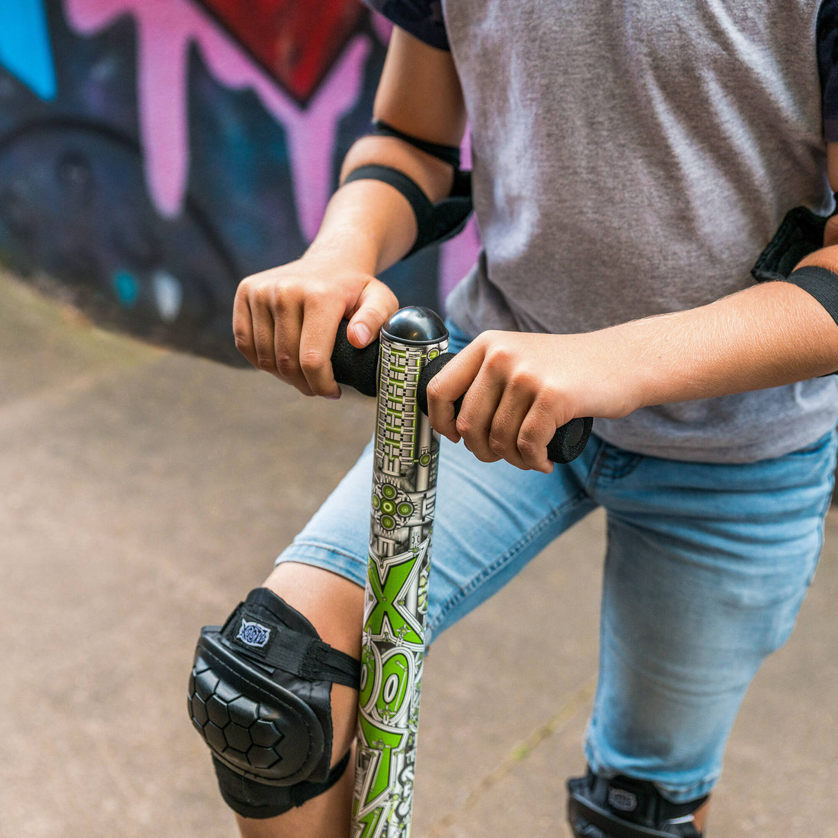 Xootz Pogo Stick - Black/Green