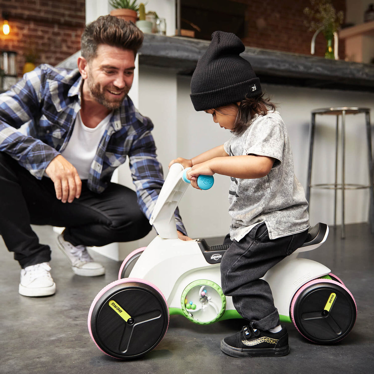 BERG Go Twirl Push Power Ride On - Multicolour