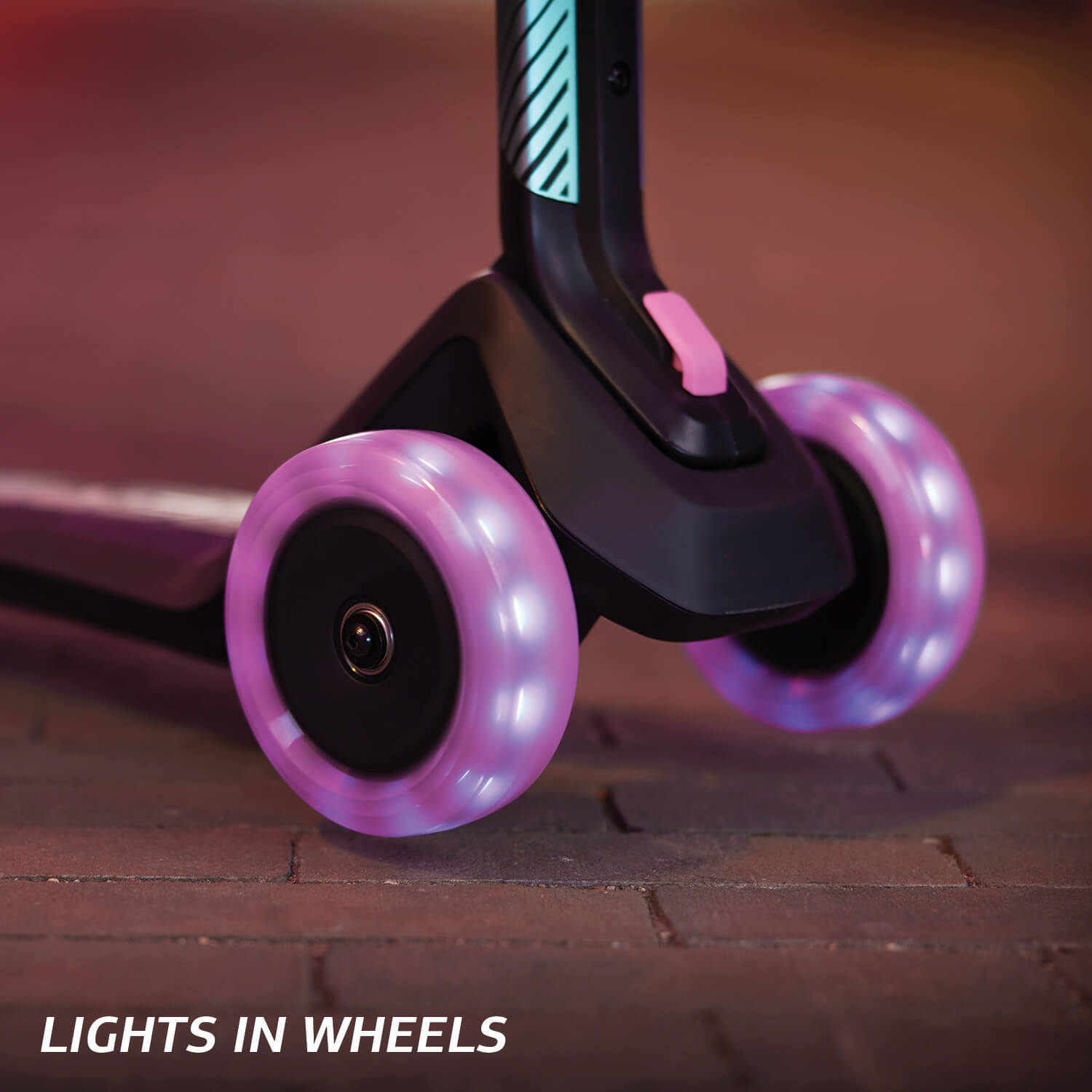 BERG Nexo Foldable Lights LED-Deck 3 Wheeled Scooter - Red