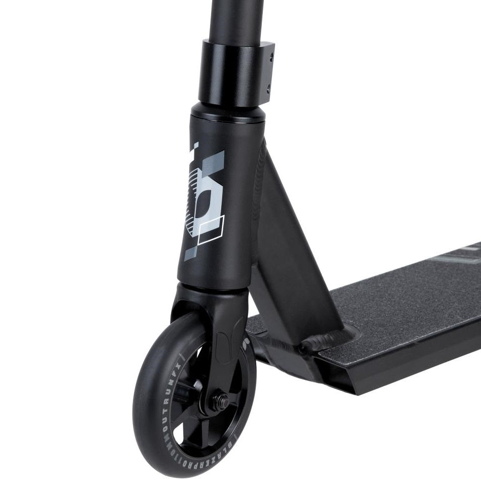 Blazer Pro Outrun 3 Stunt Scooter - Black/Black