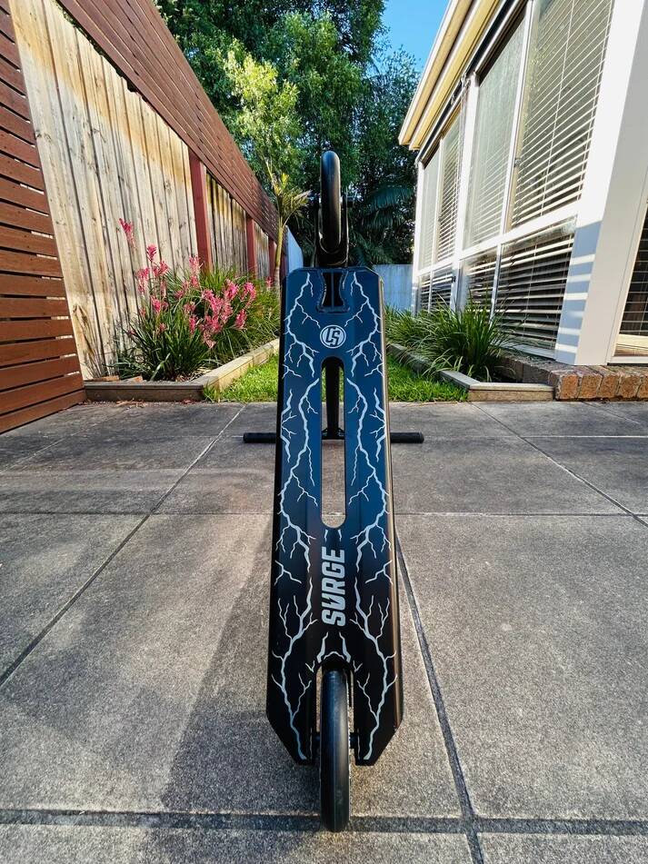 Crisp Surge Stunt Scooter - Thunder