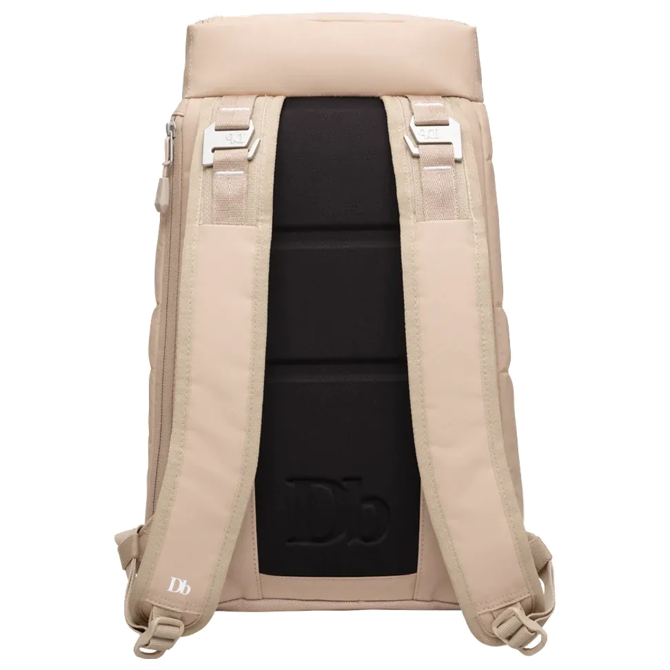 Db The Hugger 20L Backpack - Desert Khaki