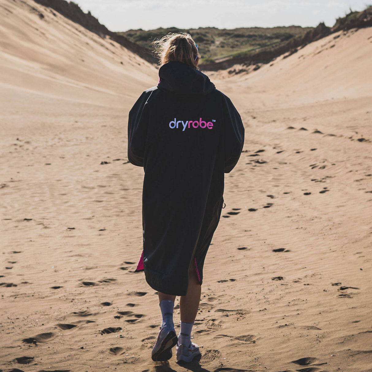 Dryrobe Advance Short Sleeve V3 Changing Robe - Black/Pink
