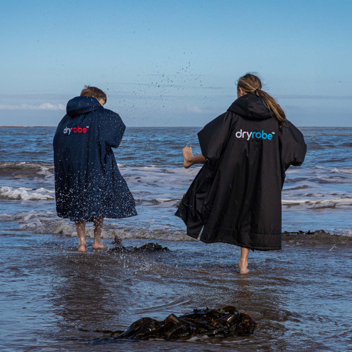 Dryrobe Advance Kids Long Sleeve V3 Changing Robe - Black/Blue