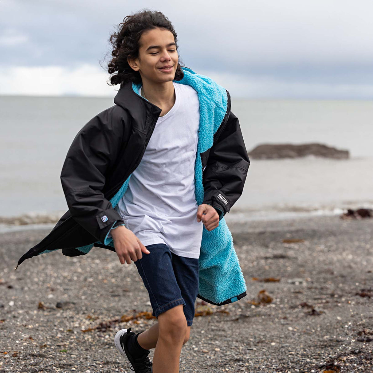 Dryrobe Advance Kids Long Sleeve V3 Changing Robe - Black/Blue
