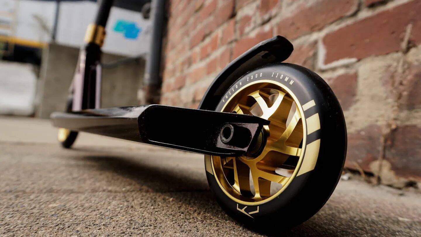 Fuzion Z300 Stunt Scooter - Black/Gold Colorshift