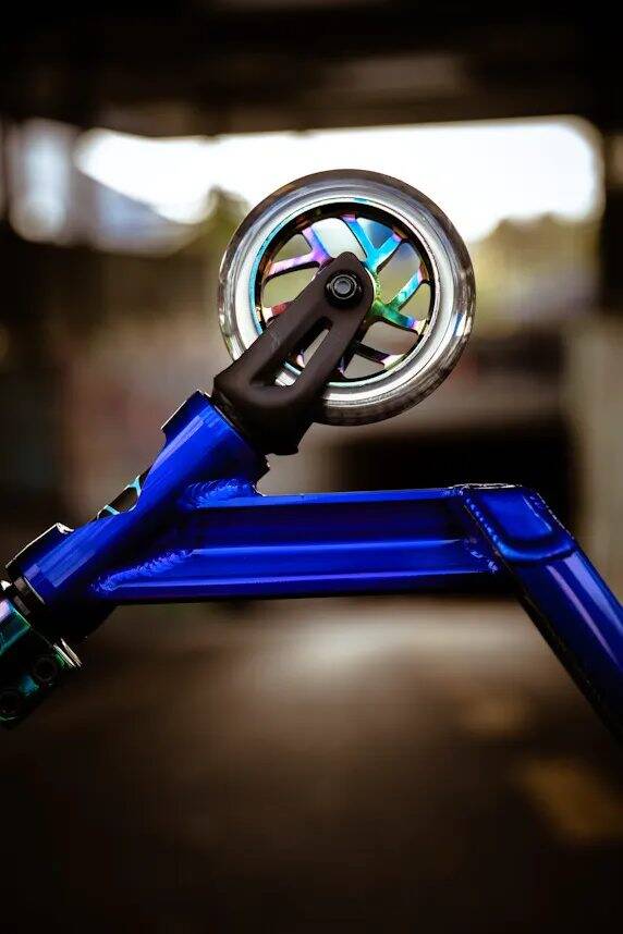 Fuzion Z300 Stunt Scooter - Blue/Neochrome