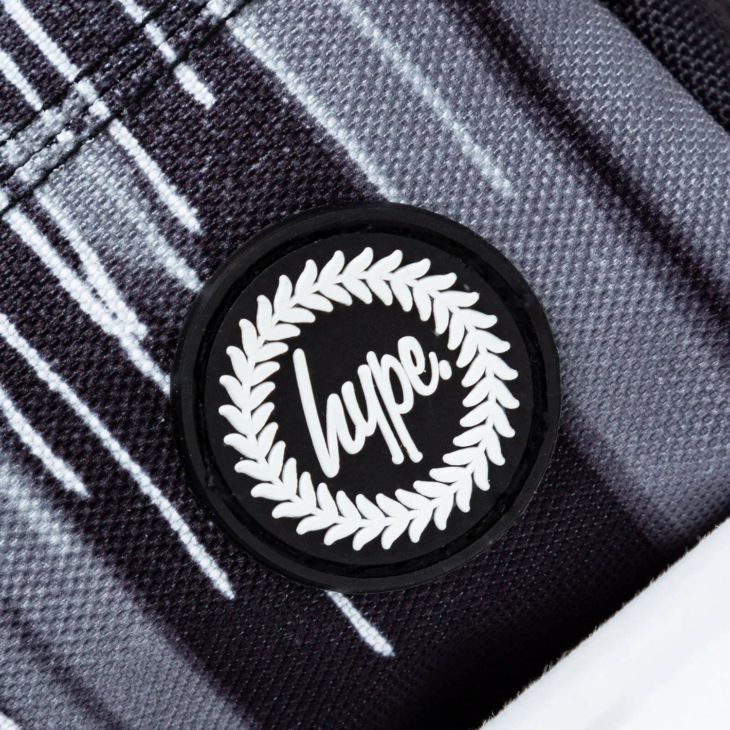 Hype Mono Gradient Drips Mini Crest Pencil Case - Black