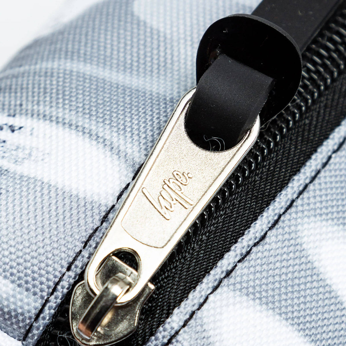 Hype Mono Gradient Drips Mini Crest Pencil Case - Black