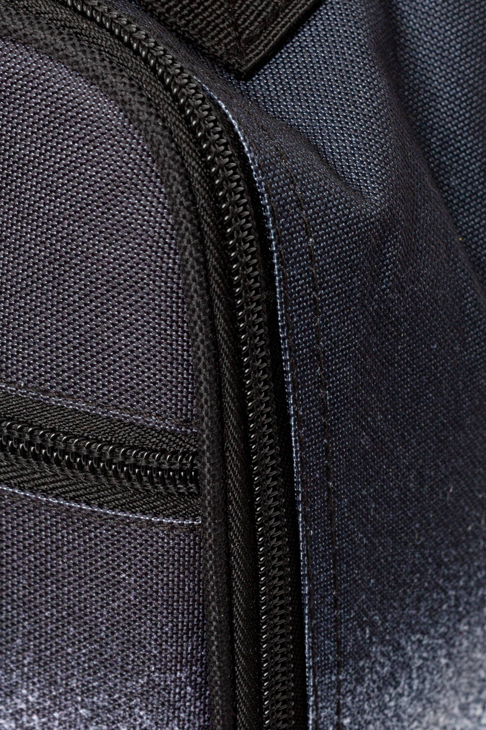 Hype Speckle Fade Crest Lunchbox - Black