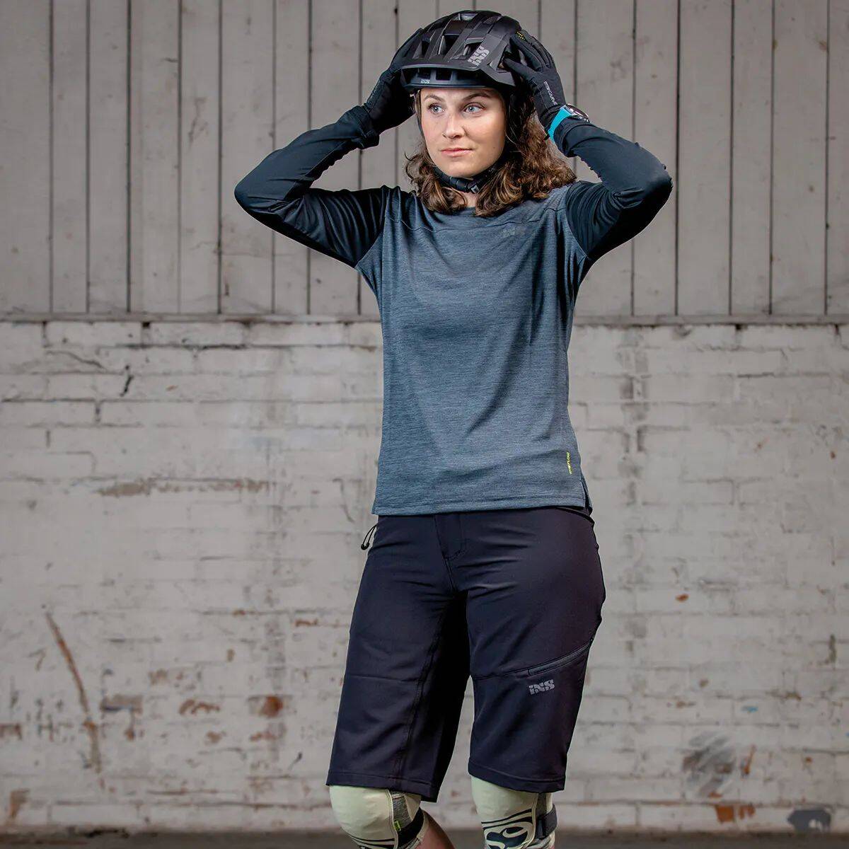 iXS Women's Carve Evo Shorts - Anthracite/Black