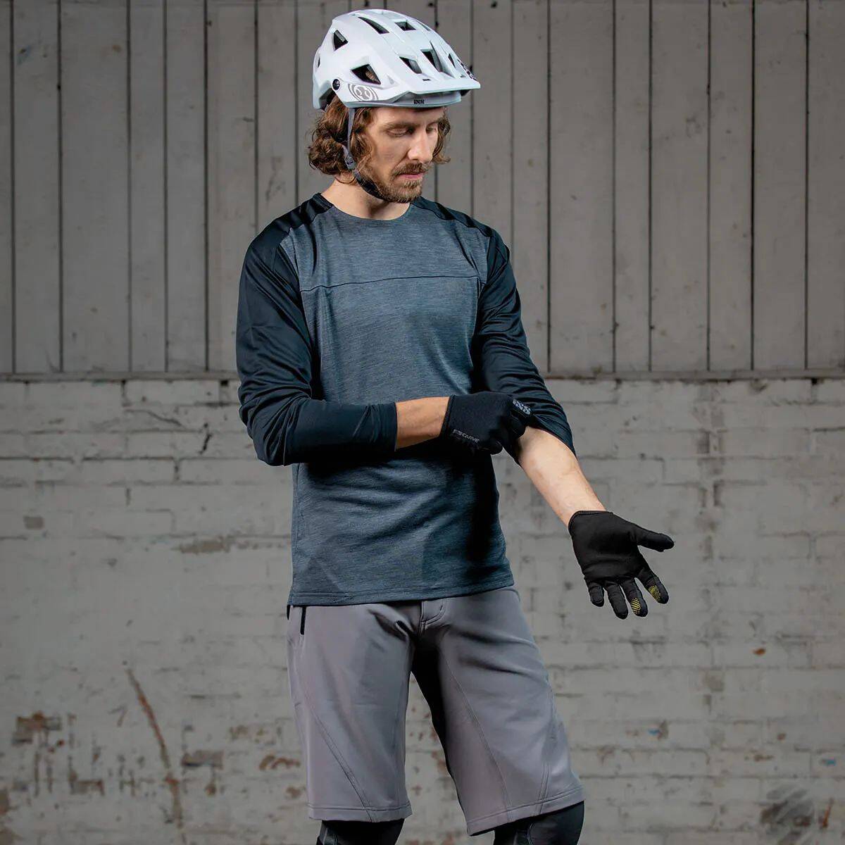 iXS Flow X Long Sleeve Jersey - Graphite/Black