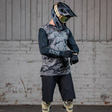 iXS Trigger Shorts - Black/Graphite