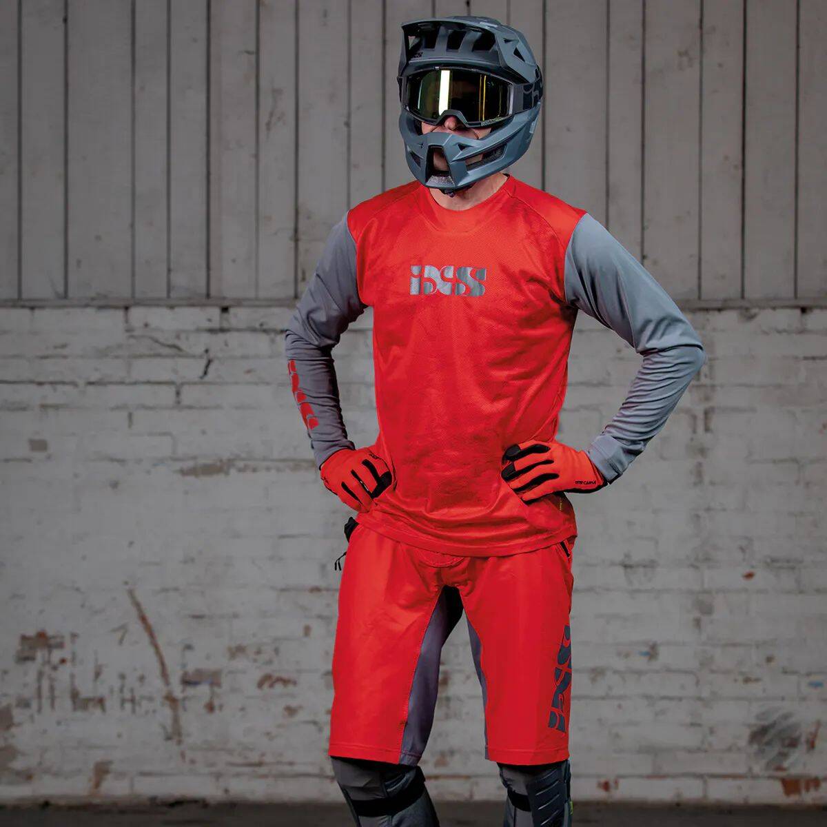 iXS Trigger Shorts - Red/Graphite
