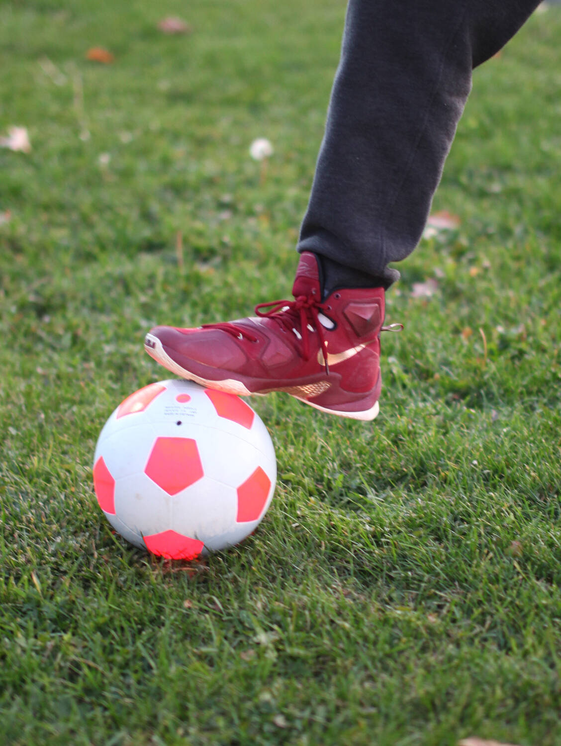 KanJam Illuminate Soccer Ball
