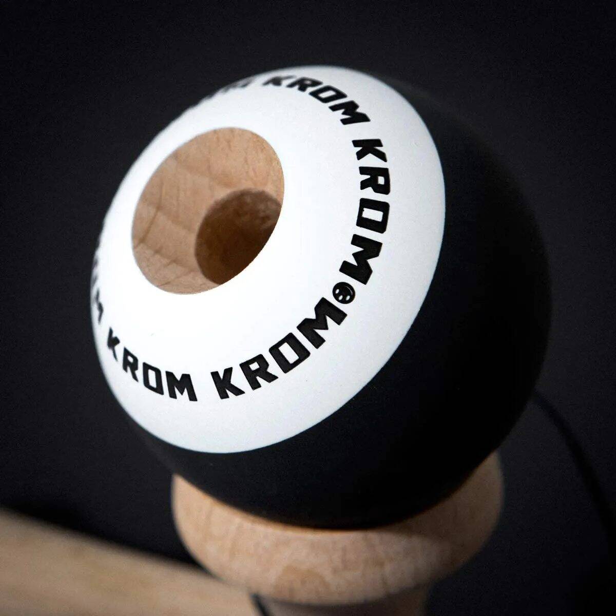 Krom Pop Kendama - Black
