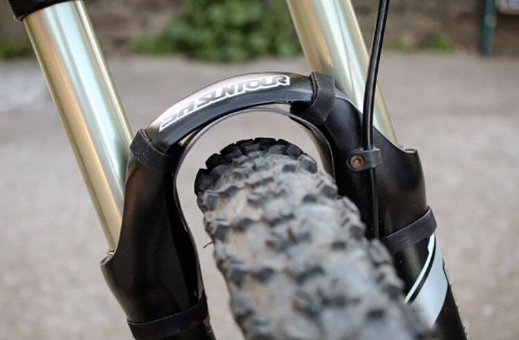 Mucky Nutz Face Fender - Reflective/Black