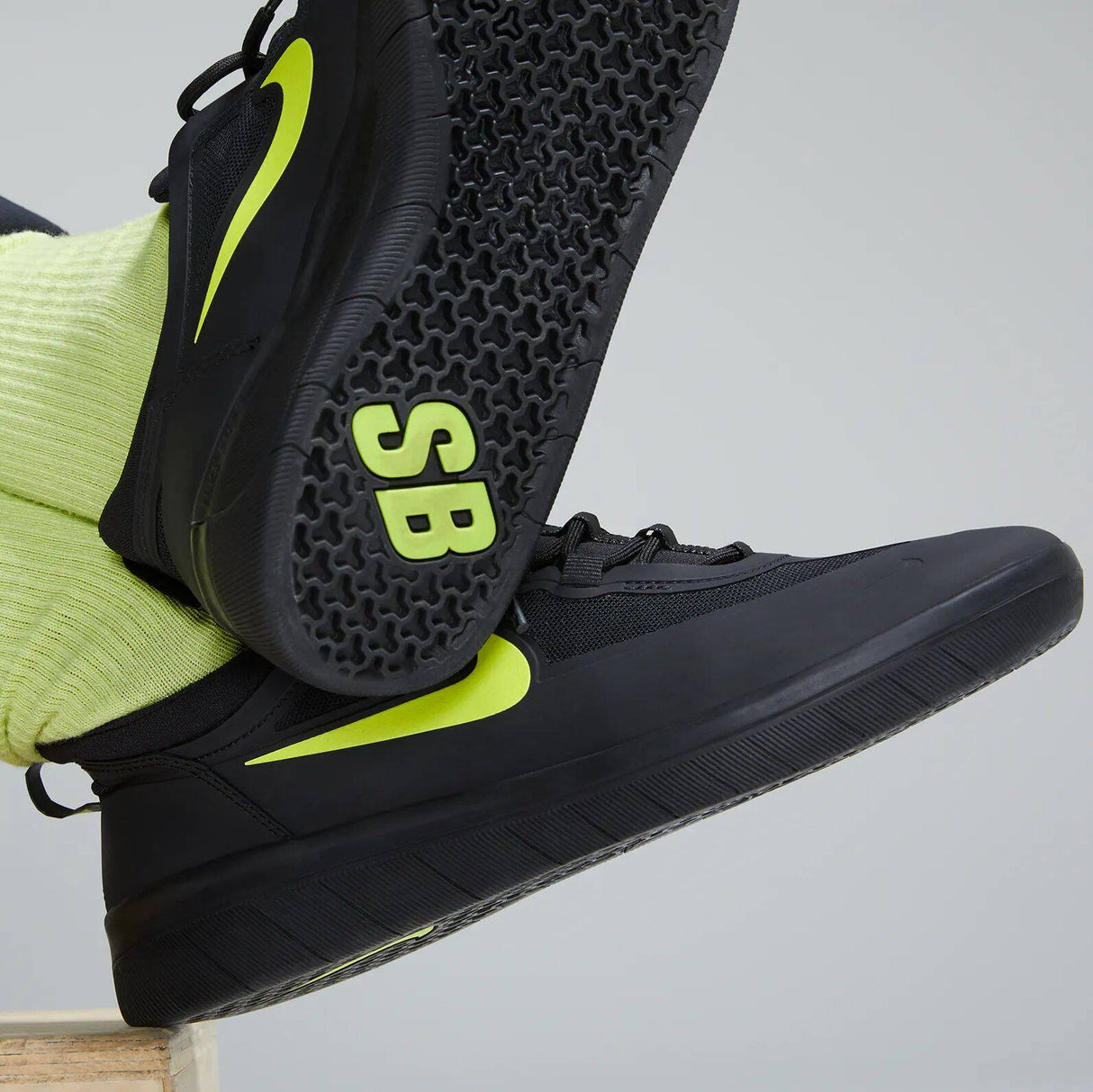 Nike SB Nyjah Free 2.0 Skate Shoes - Black/Cyber-Black-Black
