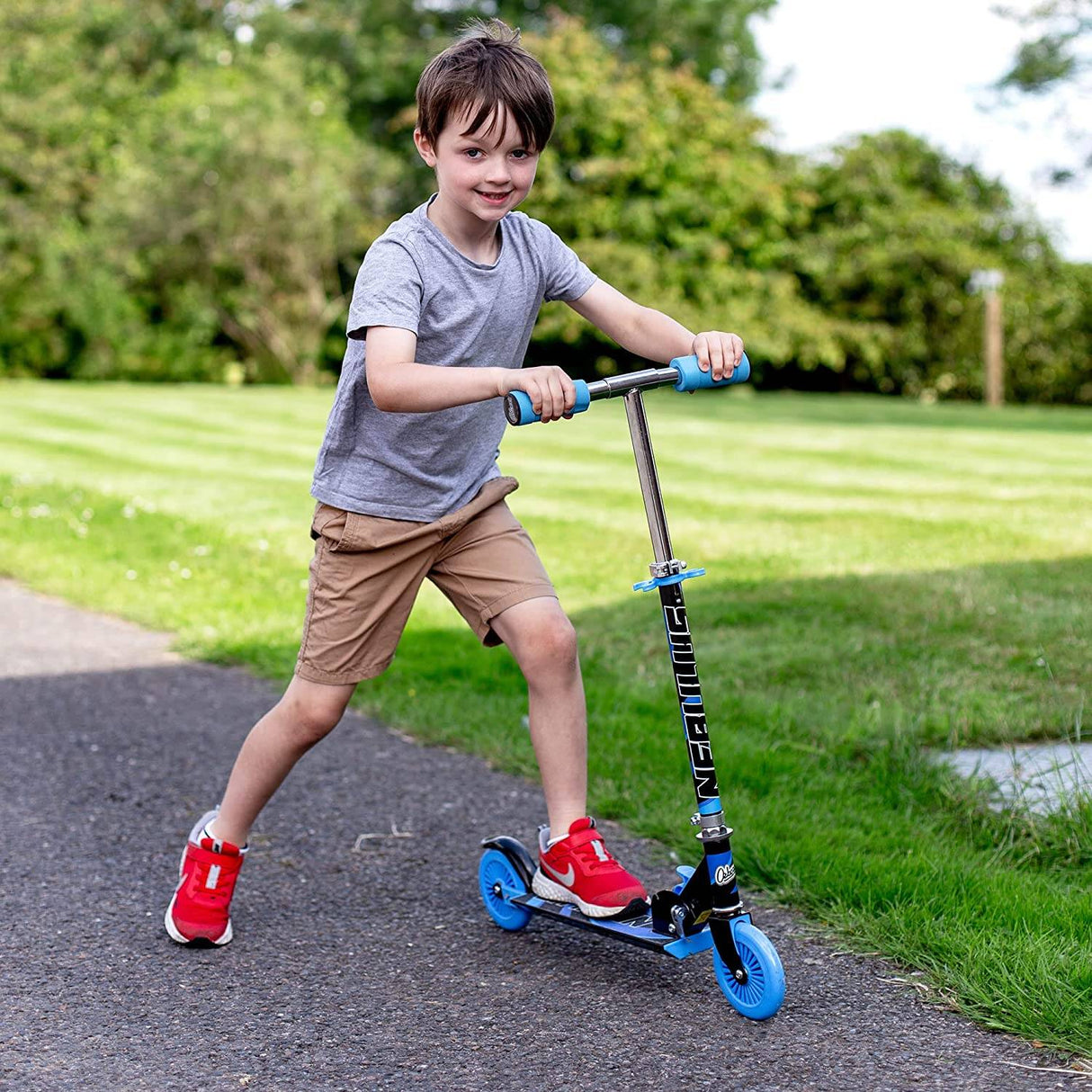 Ozbozz Nebulous Kids Scooter - Black/Blue Chrome