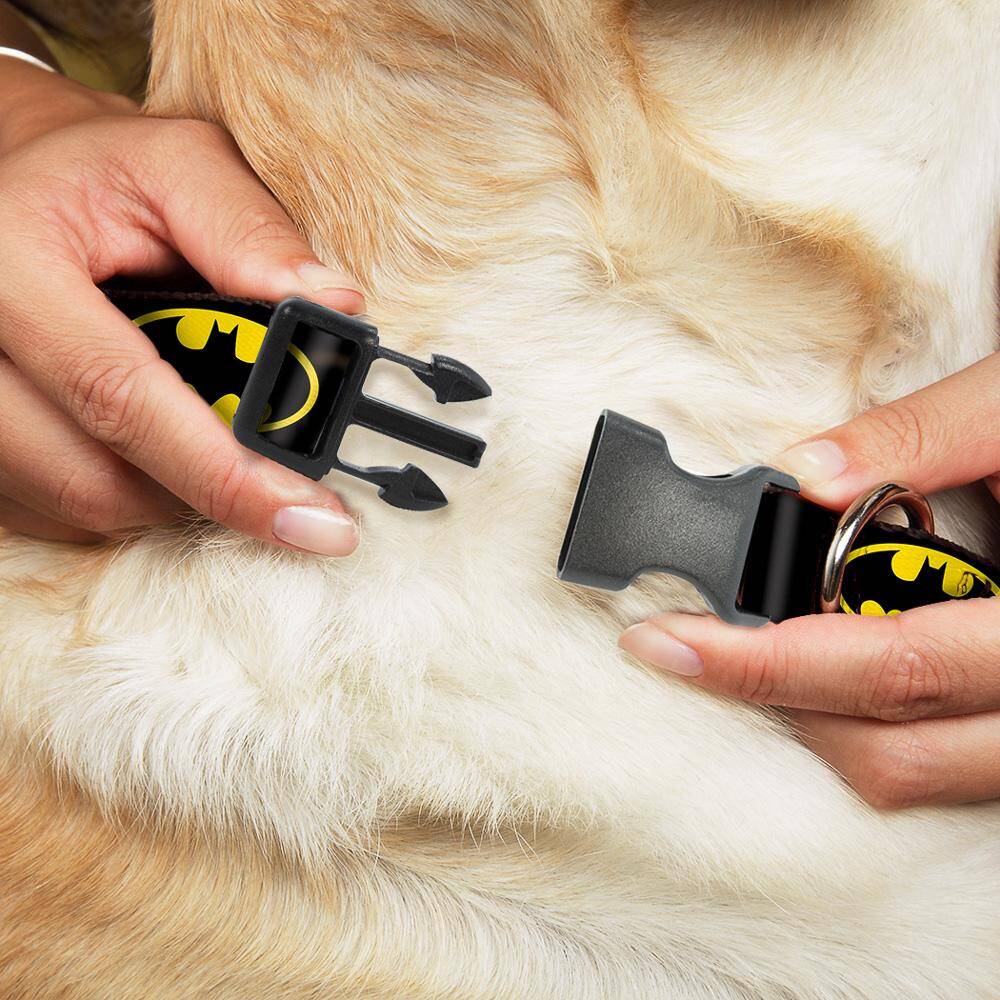 Plastic Clip Collar - Batman Shield - L 15-26''