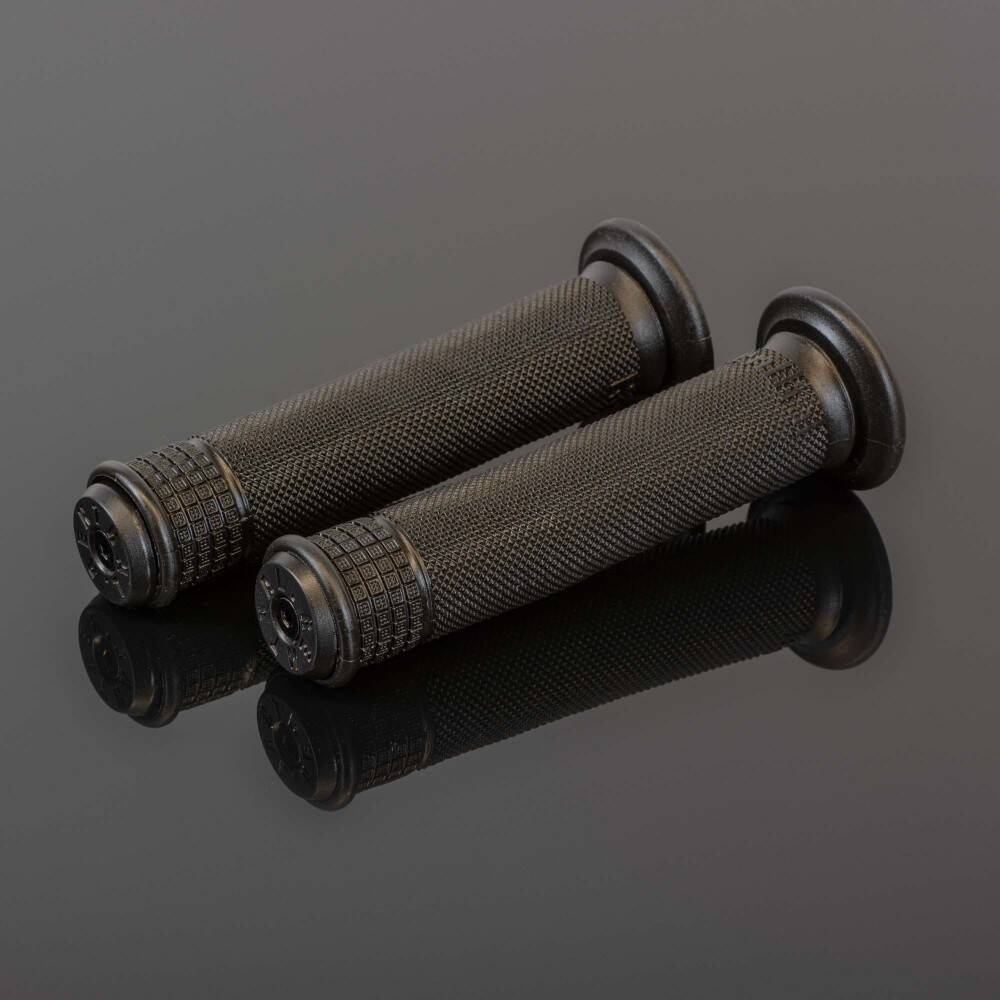 Renthal Ultra Tacky Compound 135mm Mountain Bike Grips - Black