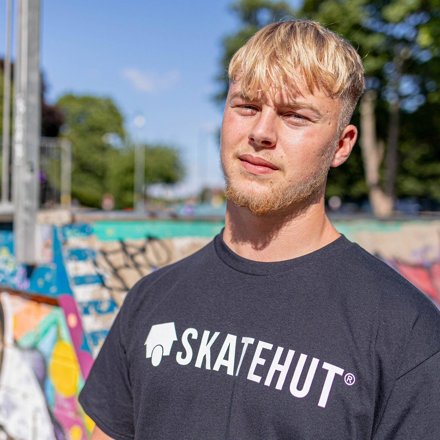 SkateHut Script Logo T Shirt - Black/White