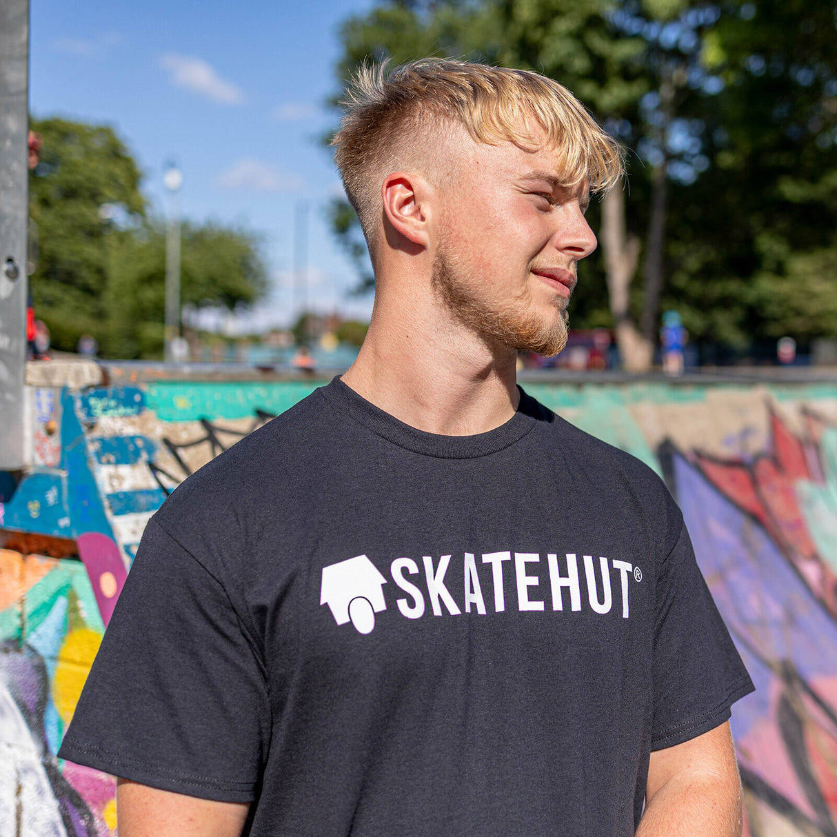 SkateHut Script Logo T Shirt - Black/White