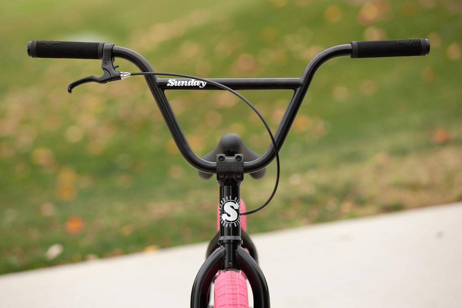 Sunday 2022 Blueprint 20" Complete BMX - Gloss Black/Pink Tyres