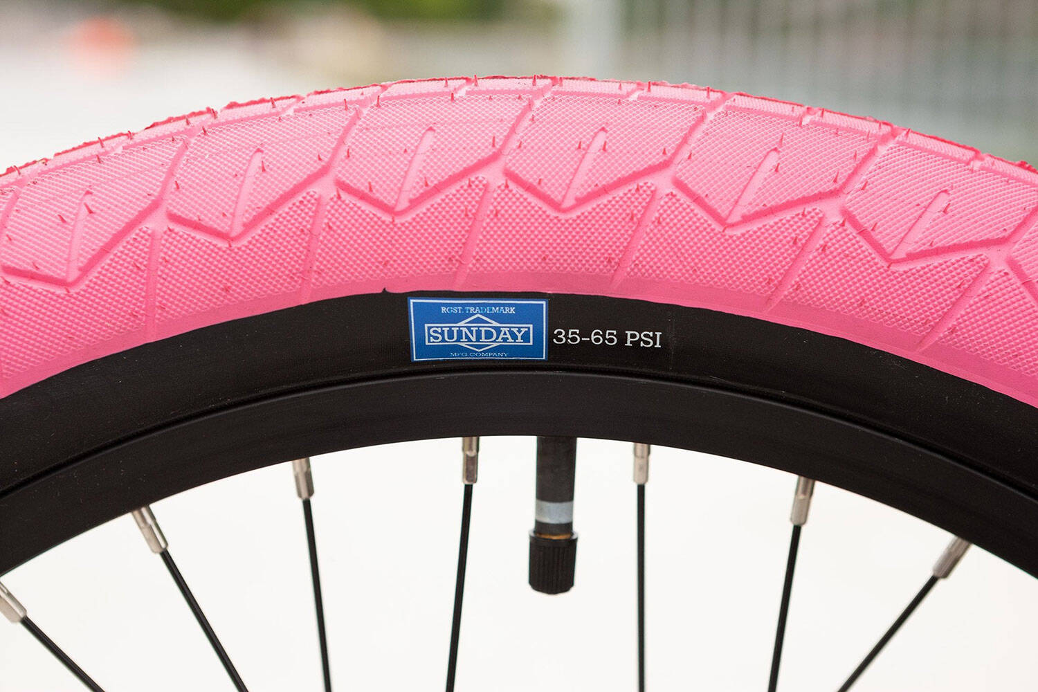 Sunday 2022 Blueprint 20" Complete BMX - Gloss Black/Pink Tyres