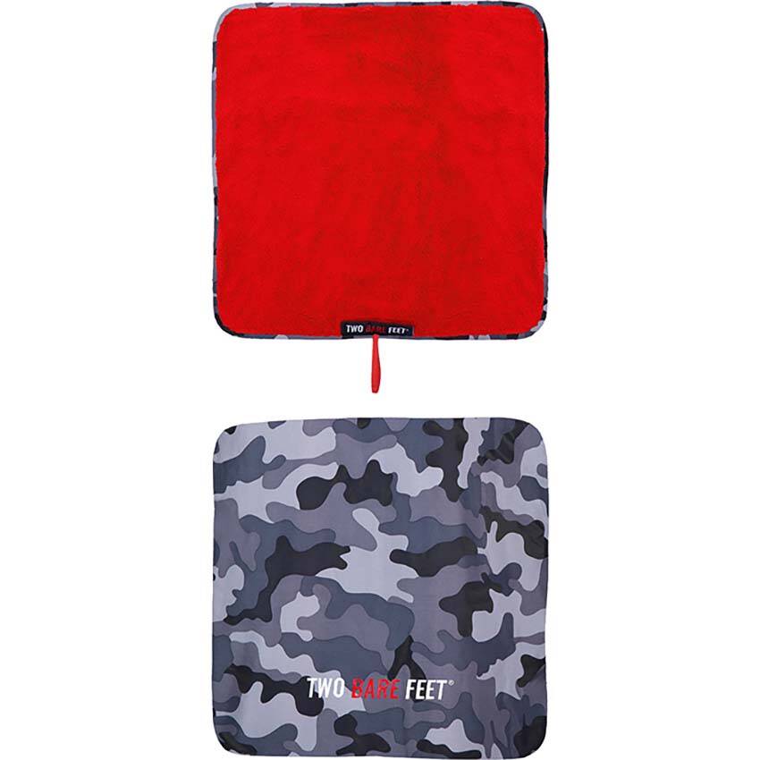 Two Bare Feet Adult Weatherproof Changing Robe - Camo/Red
