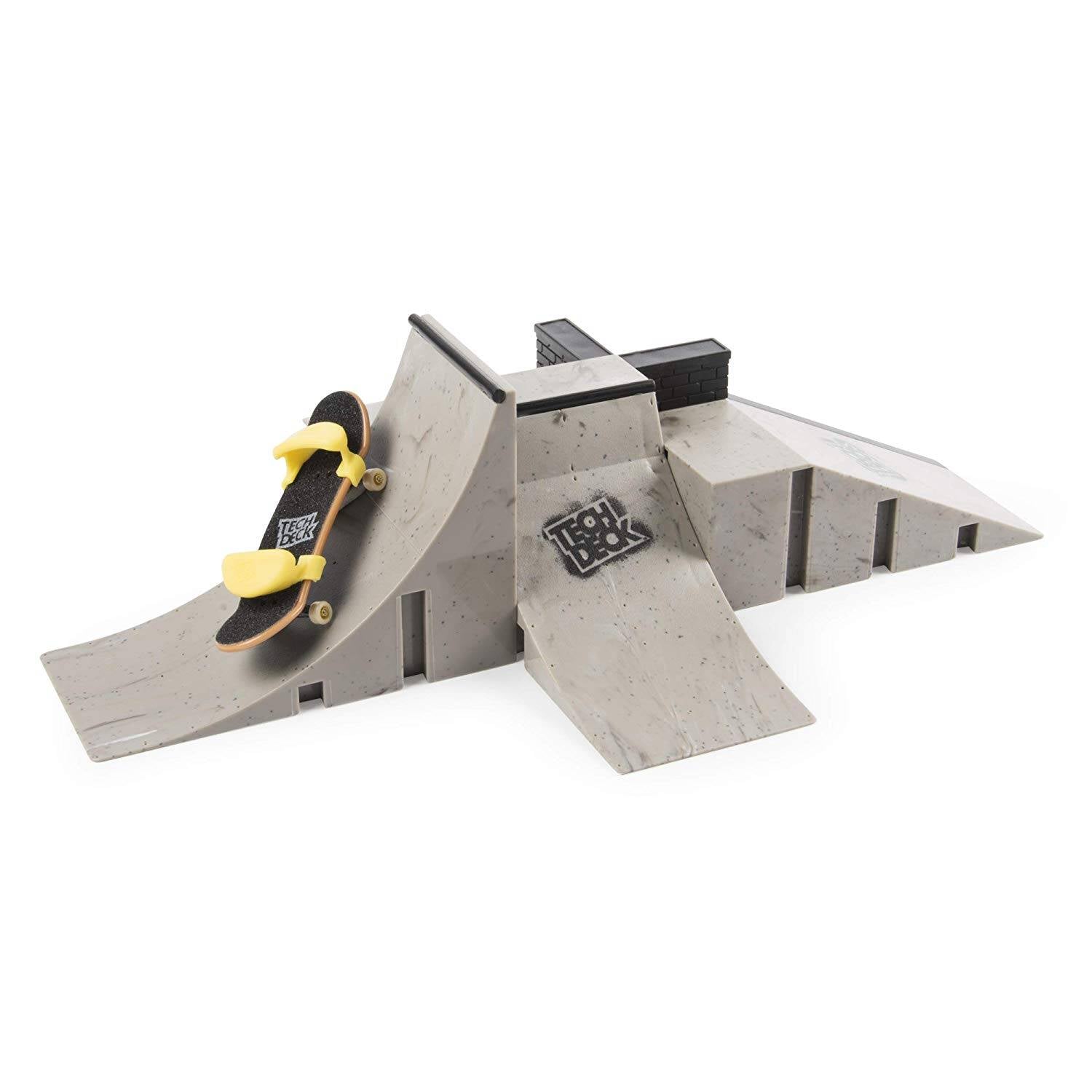 Tech Deck Fingerboard Starter Kit Ramp Set and Board